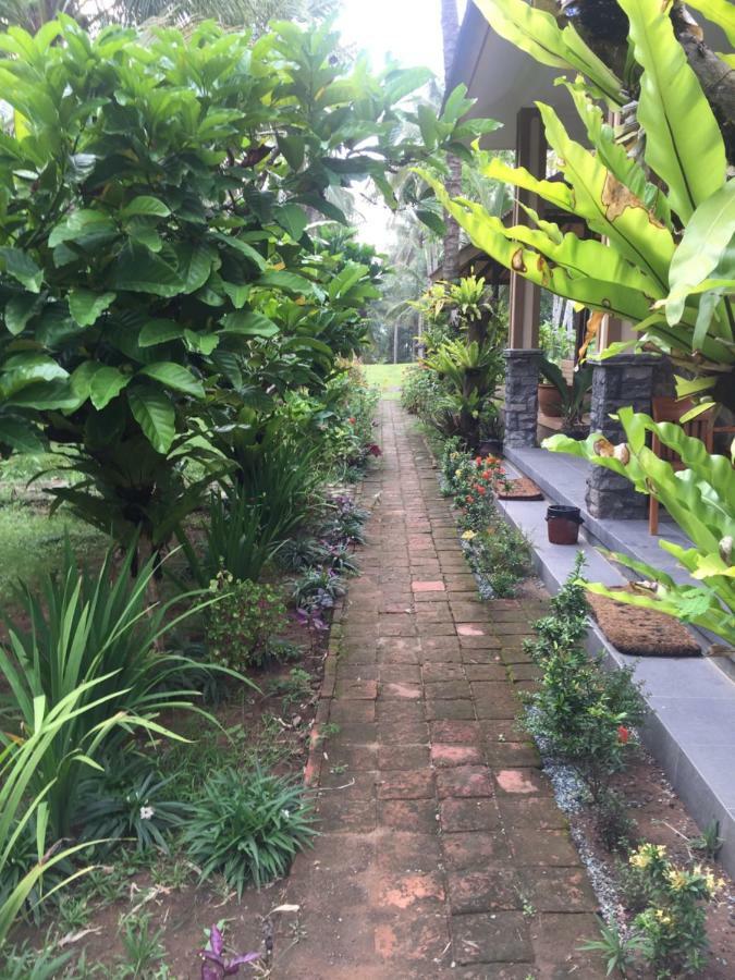 Red Island Villas Banyuwangi  Exterior foto